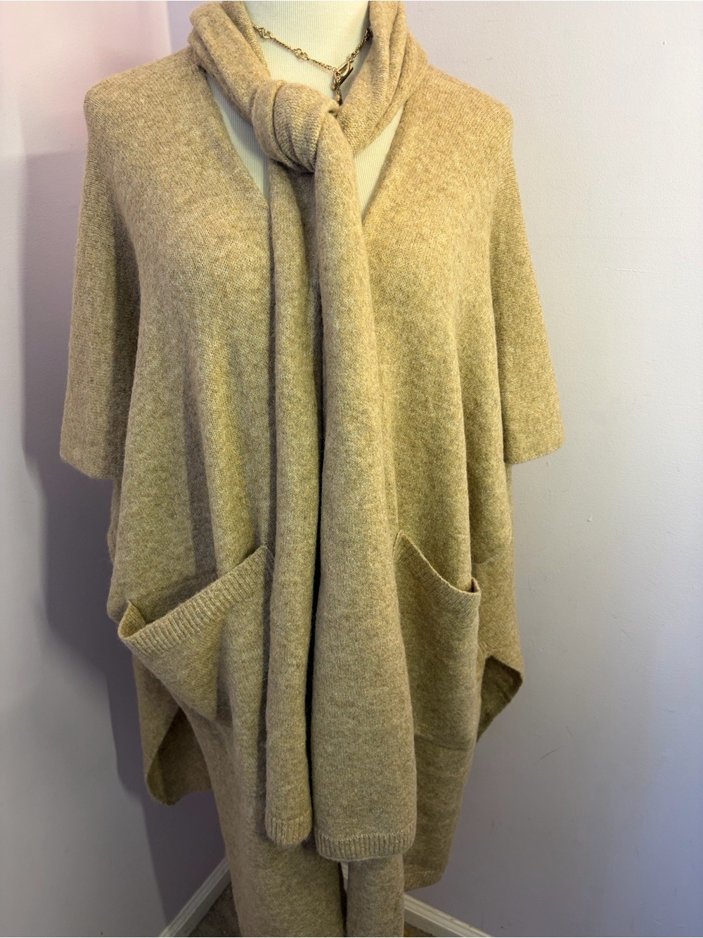 Steve Madden Long Cardigan with scarf Topper,NWT,One Size - Picture 9 of 11